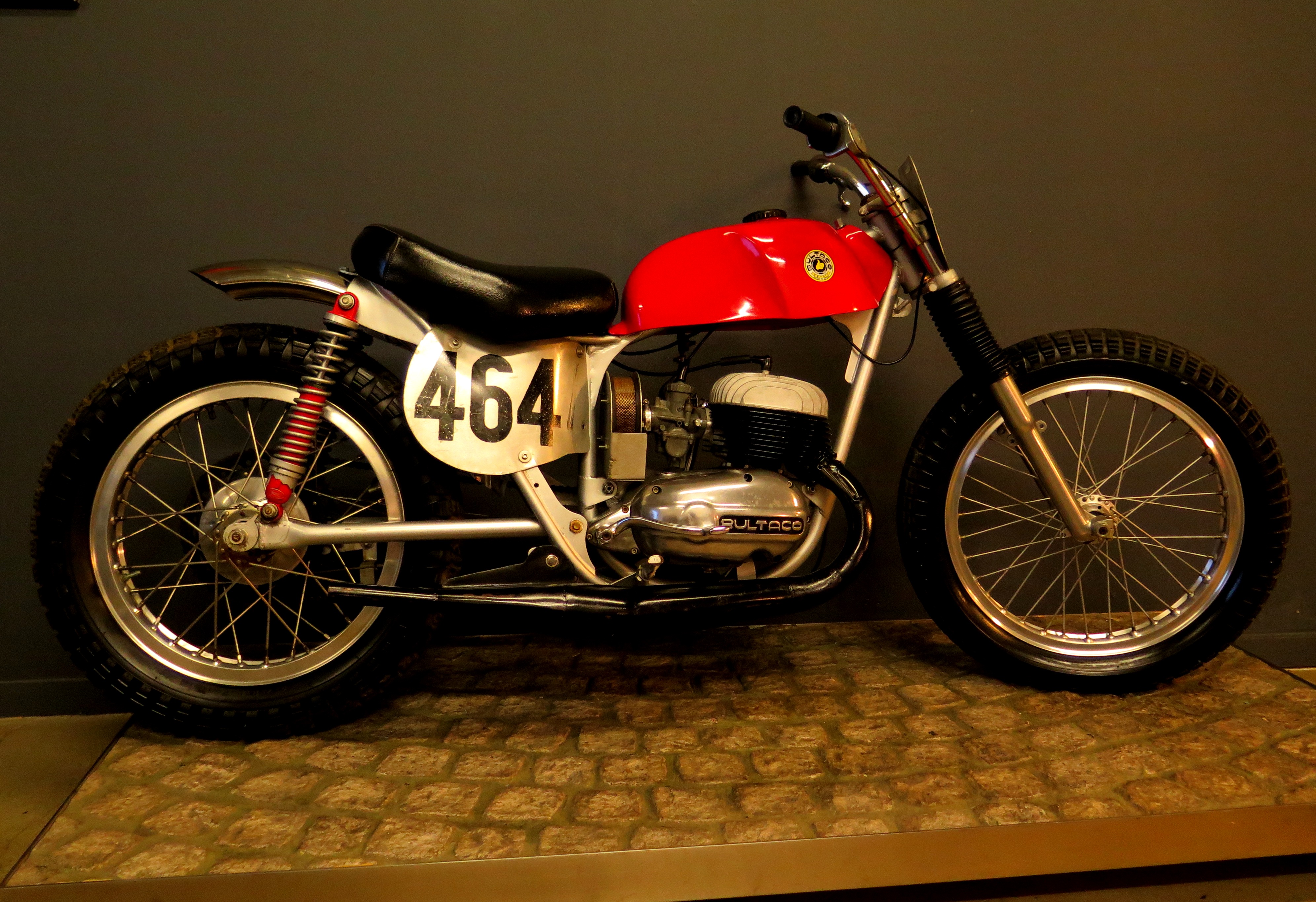 Bultaco Flat Tracker | Helmets n' Heels3982 x 2731